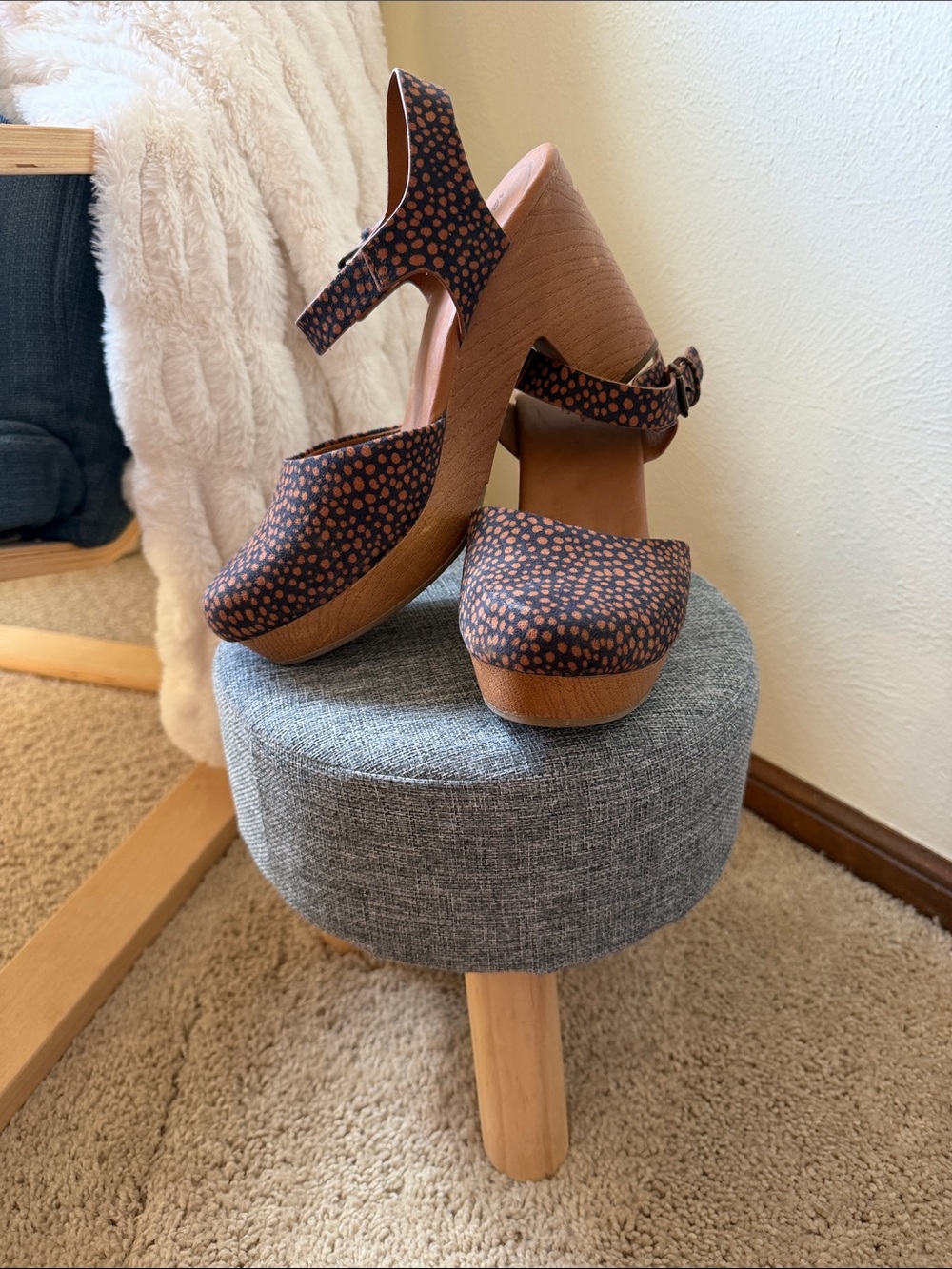 Universal Thread Brown Printed Platform Clogs with Ankle Strap